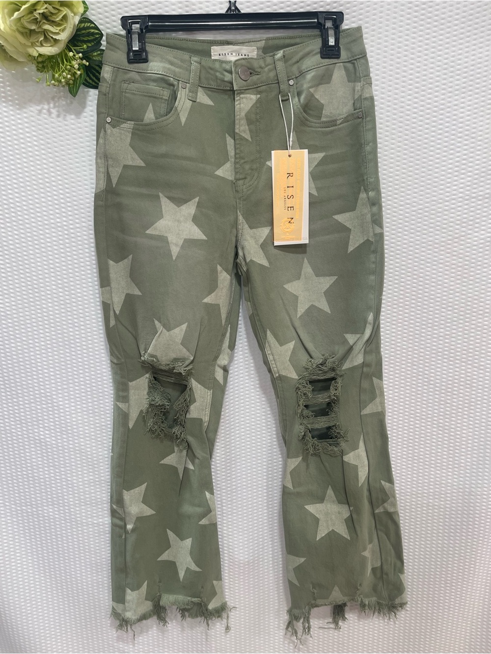 NWT Risen Jeans 5/27 Olive Star Print Distressed Crop Straight RDP5609
New with